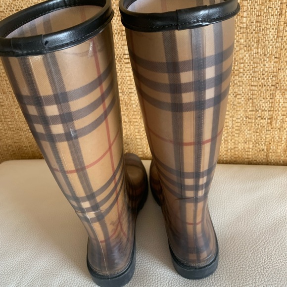 BURBERRY Authentic Rubber Printed Rain Boots. Size 37. Made in Italy. - Picture 8 of 12
